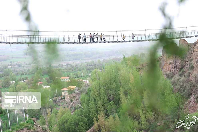 تصاویر - پل معلق تمام شیشه ای شهر هیر